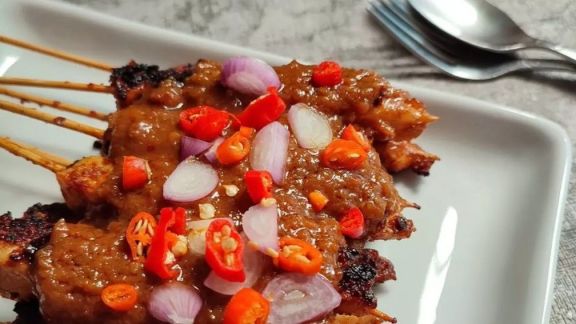 Trik Bikin Sate Ayam Madura Pakai Teflon, Simpel, Dapur Gak Bakal Bau Asap