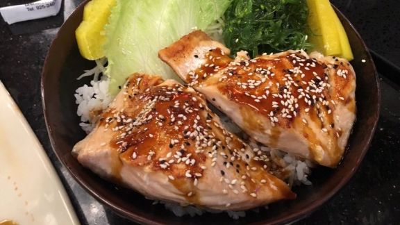 Cara Bikin Salmon Donburi ala Jepang untuk MPASI Anak 11 Bulan, Enak, Enak Banget, Tinggi Protein!