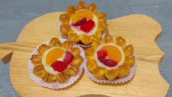 Cara Bikin Kue Soes Bunga Topping Buah, Bentuknya Cantik, Cocok Jadi Camilan Ketika Acara Keluarga
