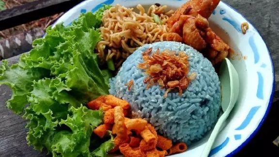 Cara Buat Nasi Lemak Bunga Telang, Warnanya Cantik, Sajikan dengan Berbagai Jenis Lauk