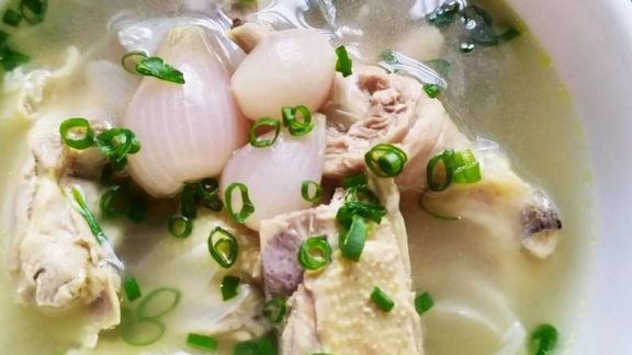 Resep Sup Ayam Bawang untuk Makan Siang Anak, Rasanya Gurih, Aromanya Harum Banget, Yuk Coba Moms