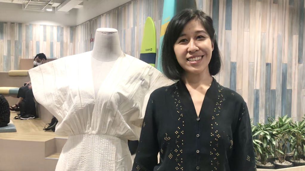 Denica Riadini Pecahkan Masalah di Balik Industri Fesyen, Berdayakan Ibu-ibu Desa untuk Raup Penghasilan Layak Lewat Bisnis Berkelanjutan