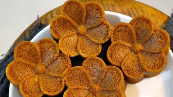 Cara Mudah Bikin Bolu Karamel Kukus ala Jajanan Pasar, Manis, Legit, Empuk Banget!