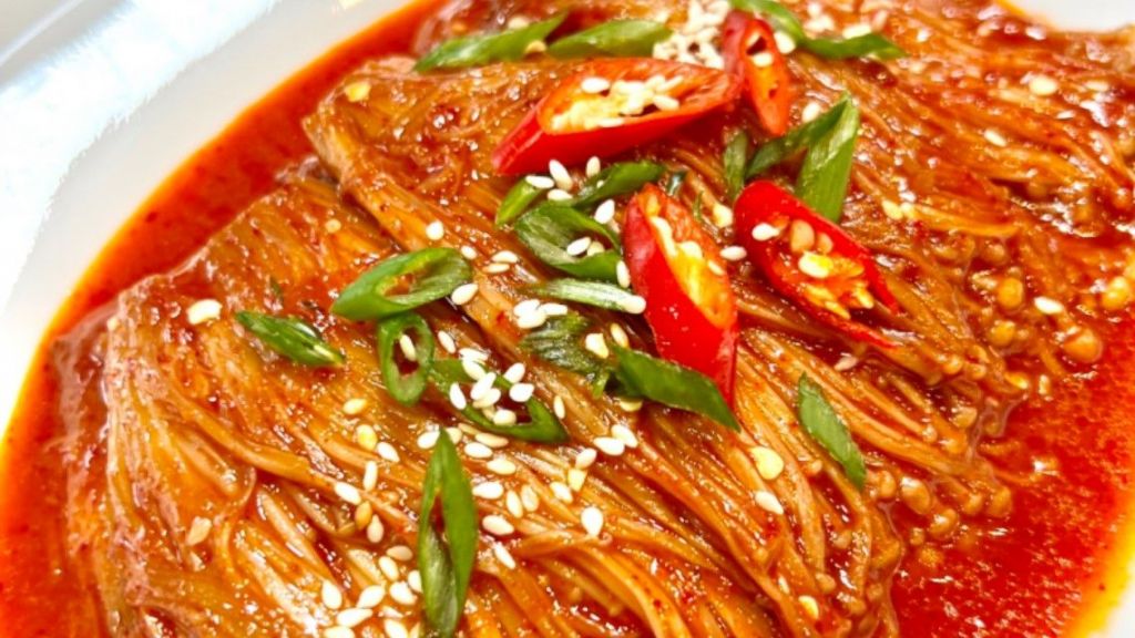 Resep Spicy Enoki ala Korean Food, Pedasnya Bikin Lidah Kebakar!