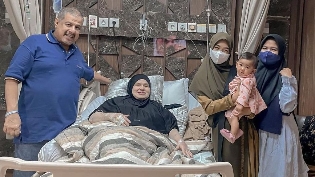 Bawa Baby Moana ke Rumah Sakit Jenguk Ibu Fadil Jaidi, Ria Ricis Kembali Dihujat Warganet: Gak Dijadiin Podcast? Mayan Adsense