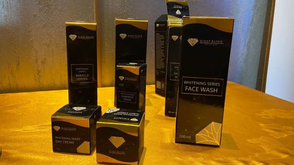 Ussy Sulistiawaty Luncurkan 5 Produk Skincare 'Dissy Bling', Intip Kandungan dan Manfaatnya Yuk Biar Gak Salah Pilih!