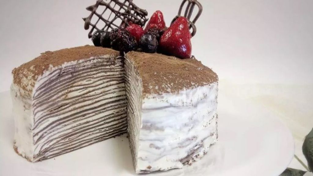 Trik Mudah Bikin Chocolate Mille Crepes Cake Anti Gagal, Dijamin Tiap Lapisnya Menempel Sempurna!