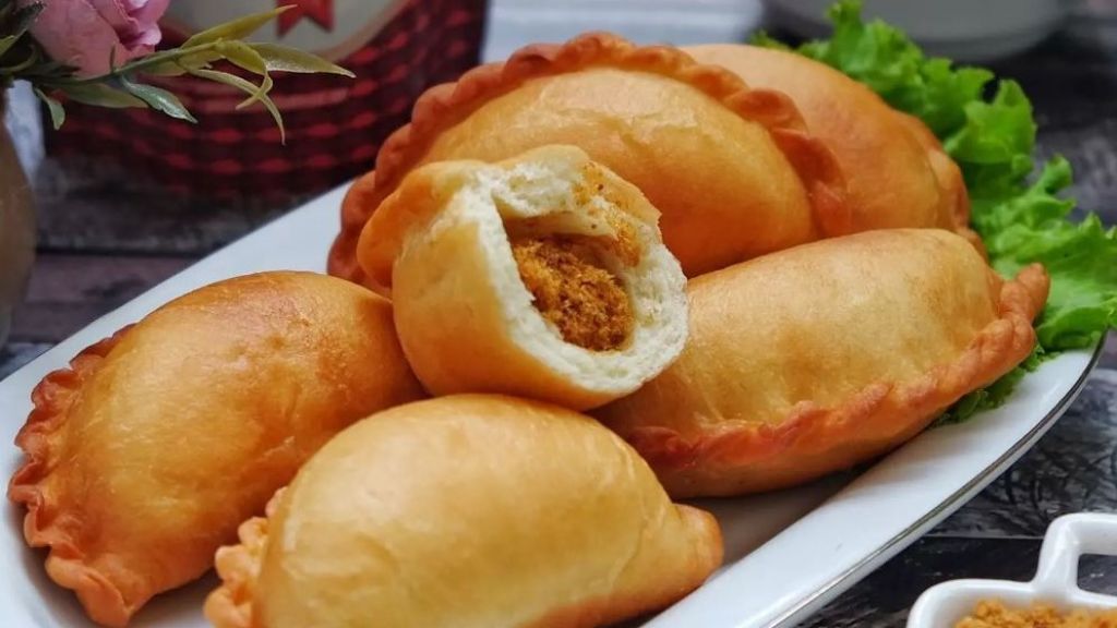 Trik Bikin Panada Isi Bihun Ikan, Jajanan Jadul yang Endul Banget, Yuk Coba Moms!