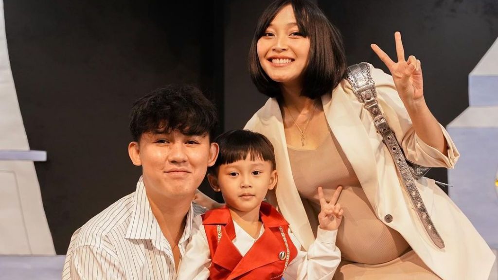 Rinni Wulandari Hamil Anak Kedua, Jevin Julian Ungkap Sang Istri Jadi Lebih Doyan Makan, Minta Sate Padang di Malam Hari