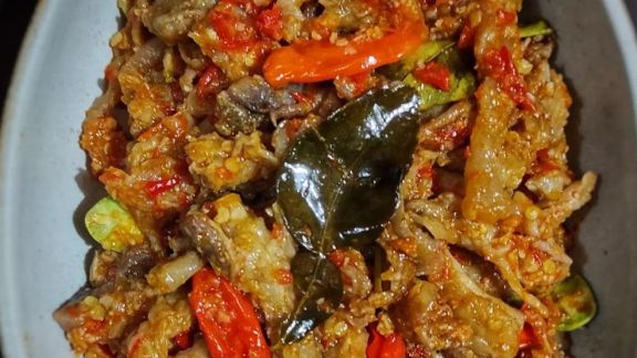 Cara Bikin Mercon Koyor Kambing, Gak Alot, Rasanya Nikmat Banget!