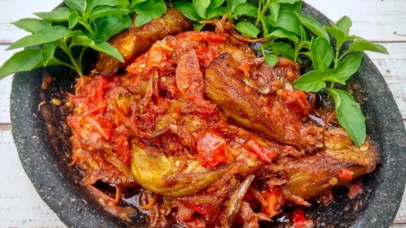 Resep Sambal Terong Udang Rebon yang  Pedas dan Gurih, Enaknya Bikin Nafsu Makan Naik Berkali-kali