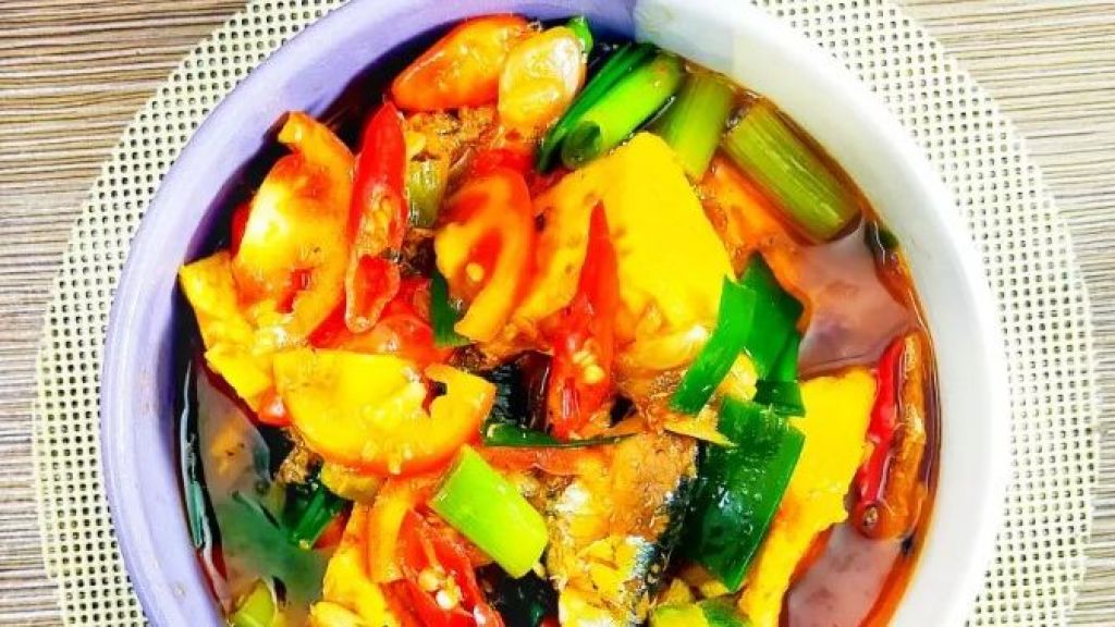 Tumis Sarden Tahu untuk Lauk Makan Siang, Sajikan Nasi Hangat Makin Enak!