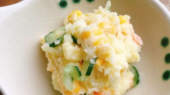 Cara Bikin Salad Kentang yang Ngenyangin Tanpa Kandungan Minyak, Cocok untuk Menu Diet!
