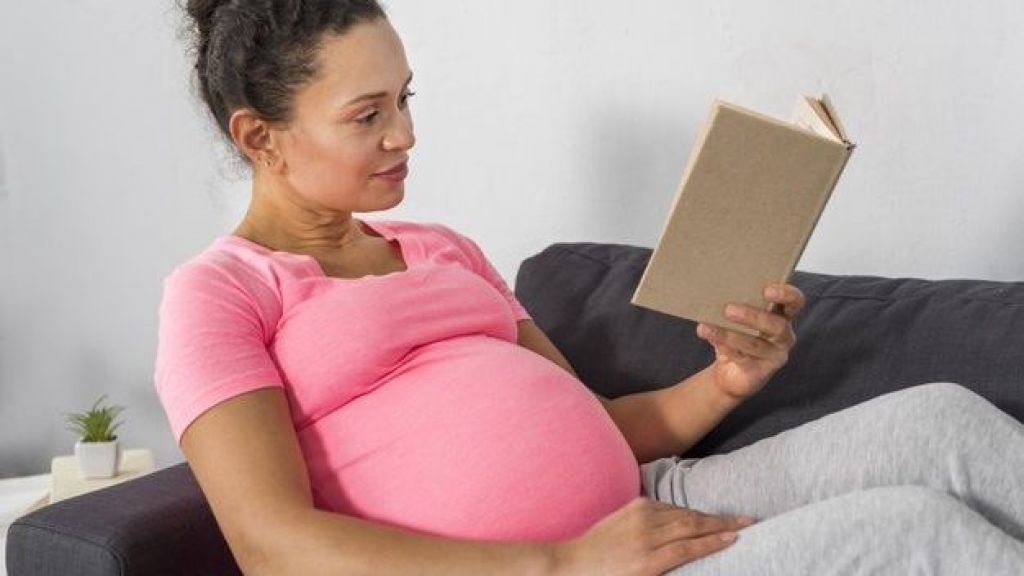 Rekomendasi 4 Cerita Dongeng untuk Menstimulasi Bayi dalam Kandungan, Yuk Disimak Moms!