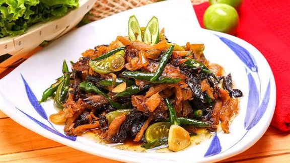 Resep Tongkol Cabe Ijo, Menu Sederhana yang Ngabisin Nasi!