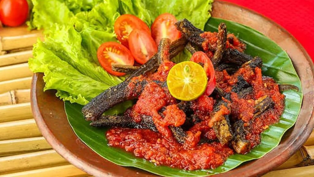 Resep  Belut Penyet Super Garing, Sajikan dengan Sambal Tomat,  Nikmat Banget!