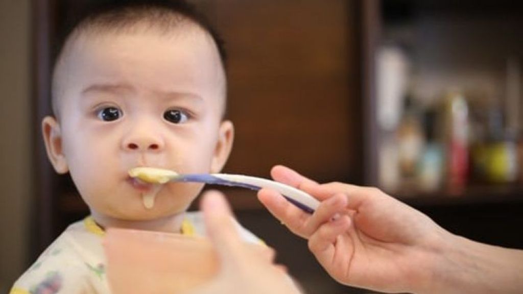 Porsi MPASI Bayi Saat Umur 6 Bulan Harus Diperhatikan, Gak Boleh Lebih dari 100 Kalori ya Moms!