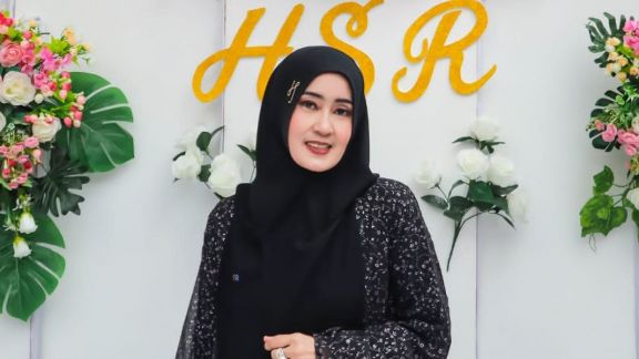 Cerita Hirmah Syah Reza, Founder HSR Butiq: Belajar Fashion Otodidak Hingga Usung Harmonisasi Busana Syar'i Lewat Wonderful Fitri Collection