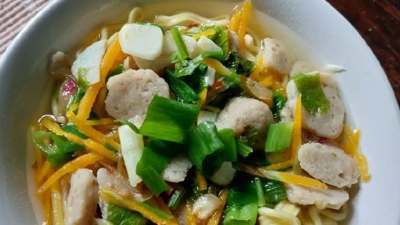 Cara Bikin Mie Rebus Kuah Jahe, Hangat, Cocok untuk Musim Hujan yang Dingin