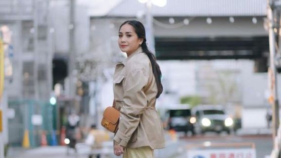 4 Koleksi Jaket Nagita Slavina saat Liburan di Jepang, Harganya Bikin Melongo sampai Ada yang Kejatuhan Kotoran Burung!