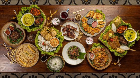 Tradisi Santap Makanan Khas Bali Hadir di Jakarta, Megibung: Pasar Ramadan ala Made