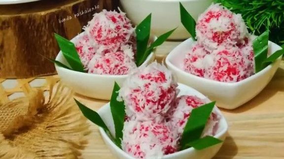 Cara Bikin Klepon Red Velvet untuk Takjil Puasa, Lembut dan Lumer Banget!