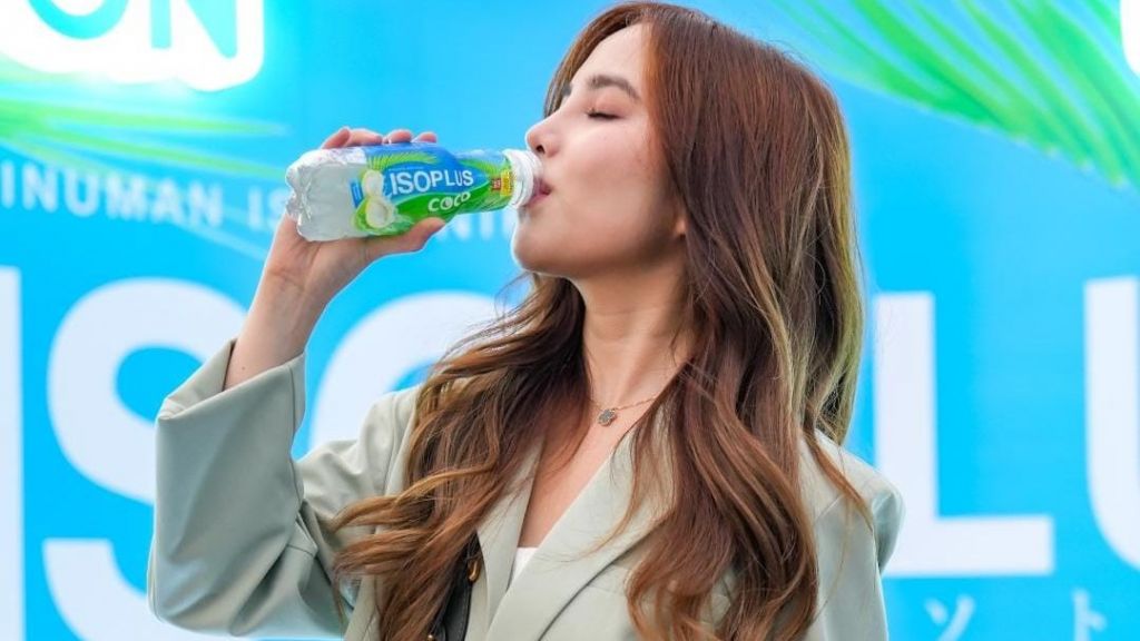 Tips Agar Tubuh Tetap Segar ala Agatha Chelsea, Cuma Rutin Minum Ini Ternyata!