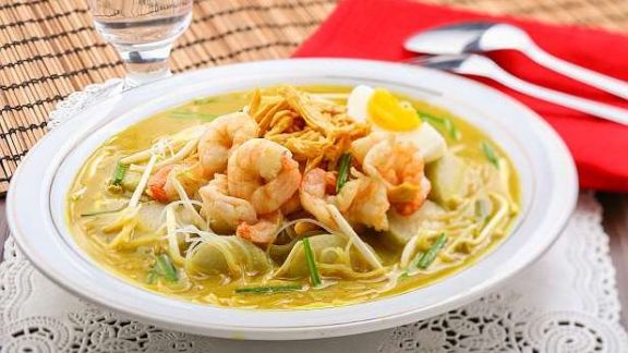 Intip Resep Bihun Ayam Kuah Laksa ala Chef Devina Hermawan, Kuah Segarnya Bikin Ketagihan!