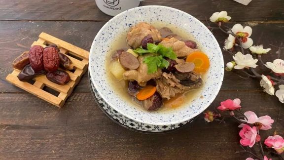 Resep Sup Ayam Kurma Merah, Lauk Sehat yang Bisa Jadi Andalan Ketika Musim Pancaroba