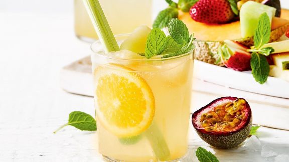 Segar dan Menyehatkan, Ini Ide Mocktail Buah yang Simpel Dibuat untuk Buka Puasa, Coba Buat Yuk Moms!