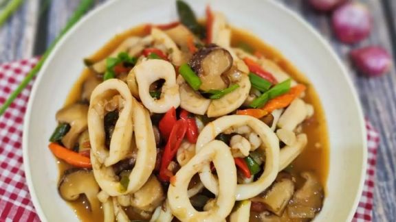Resep Tumis Cumi Cabe Ijo Saus Tiram, Teksturnya Gak Alot, Rasanya Menggugah Selera
