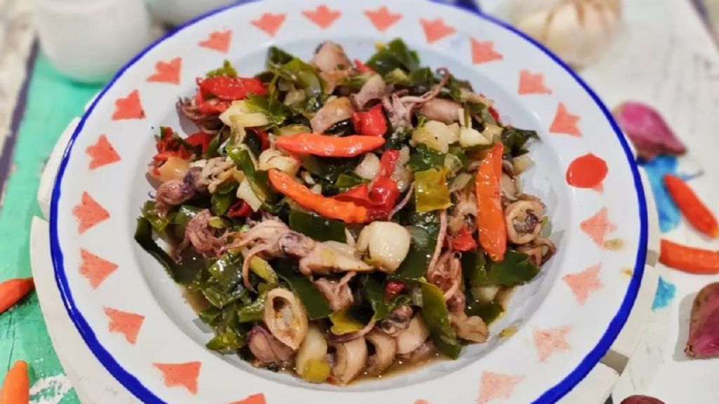 Resep Tumis Daun Kencur Cumi Asin, Padat Bumbu, Rempahnya Berlimpah