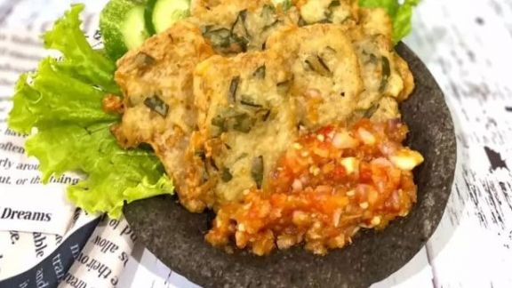 Cara Bikin Tempe Daun Jeruk Cocol Sambal Korek, Pedas, Gurih, Wangi, Bikin Nagih