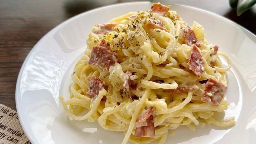 Hemat dan Simpel, Cusss Bikin Spaghetti Carbonara Pakai Susu UHT, Rasanya Creamy Banget Moms, Yuk Bikin Buat Sarapan!