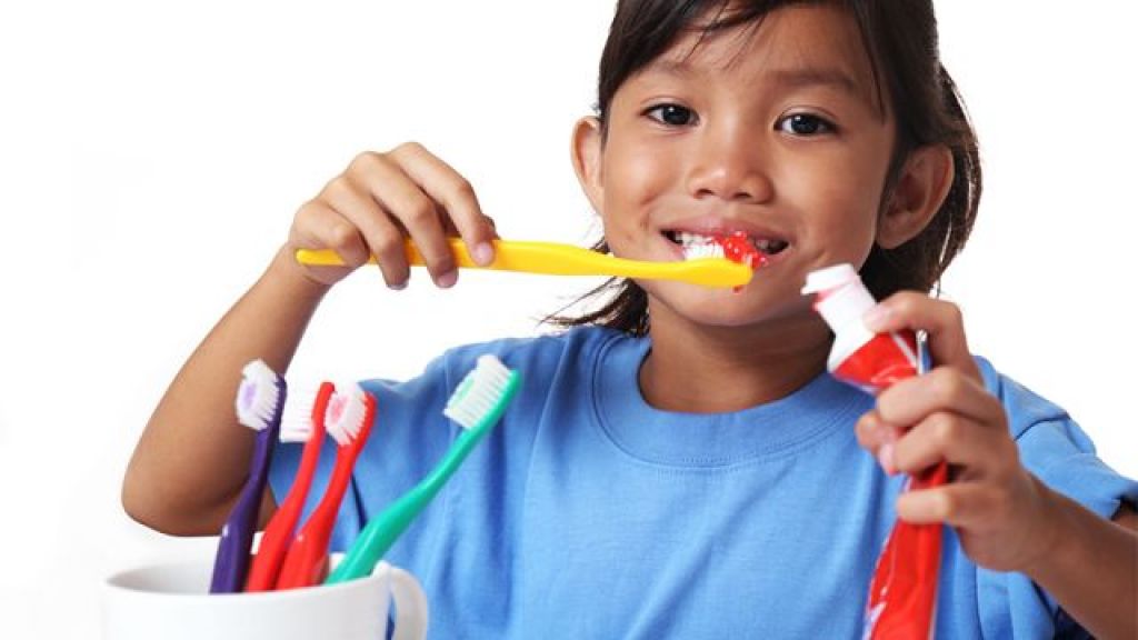 Alamak! Kurang Jaga Kebersihan Gigi Anak Bisa Bikin Hitam, Moms Harus Tahu Nih Cara Mengatasinya...