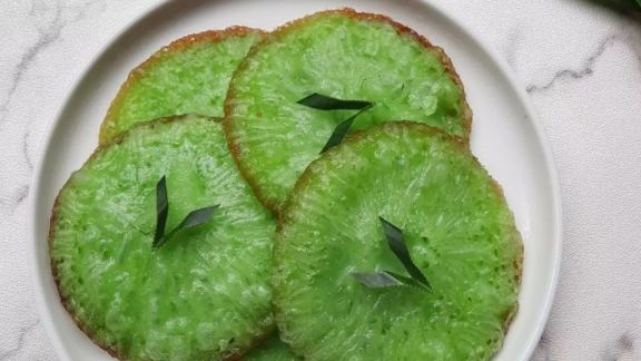 Resep Bikin Cucur Pandan, Harum, Legit, Empuk, Pas untuk Teman Ngeteh!