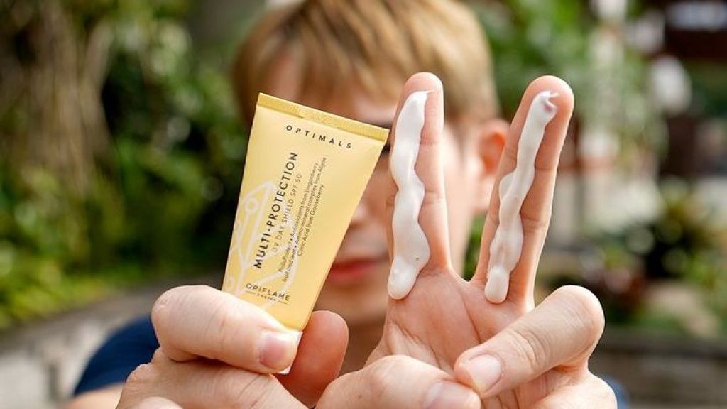 5 Tips Manjur Lindungi Kulit dari Efek Negatif Paparan Sinar UV Saat Cuaca Panas Ekstrem, Ini Produk Sunscreen yang Bisa Jadi Andalan!