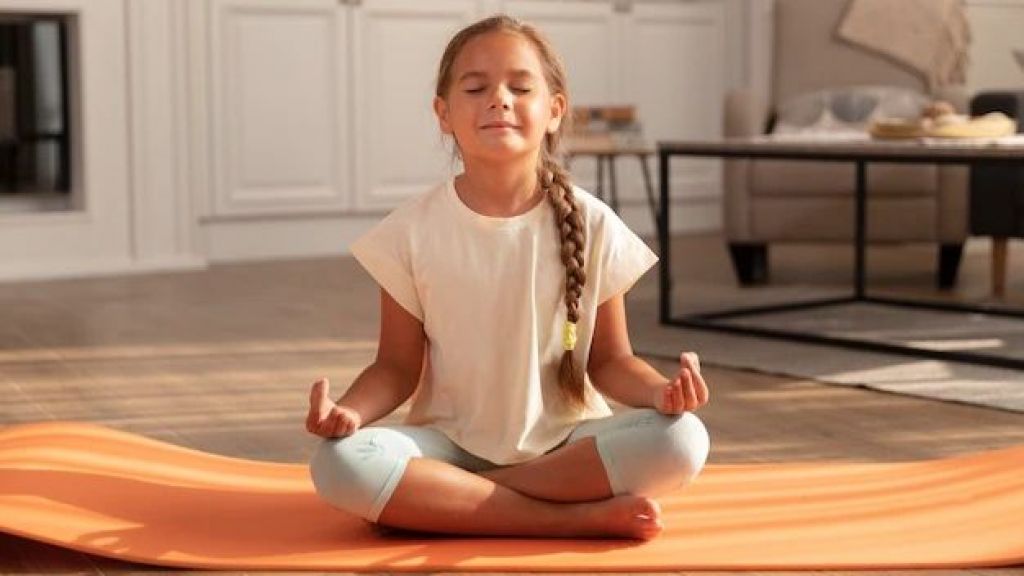 Moms Wajib Tahu, Ini Manfaat Yoga untuk Tumbuh Kembang Anak, Salah Satunya Bisa Meningkatkan Konsentrasi Si Kecil Lho!