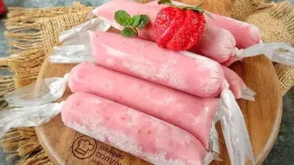Resep Es Loli Stroberi, Camilan Dingin Menyehatkan untuk Si Kecil, Coba Bikin Yuk Moms!