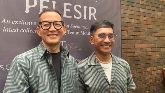 Gaet Desainer Bai Soemarlono, Cita Tenun Indonesia Persembahkan Koleksi Terbaru Bertajuk 'Pelesir', Intip Di Sini!
