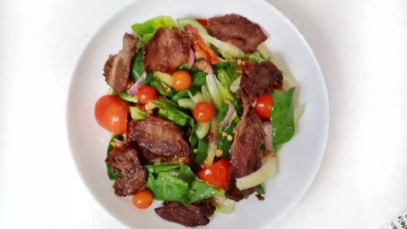 Rendah Lemak dan Kolesterol, Simak Cara Bikin Beef Salad ala Thailand, Bisa Manfaatkan Daging Kurban Loh Moms!