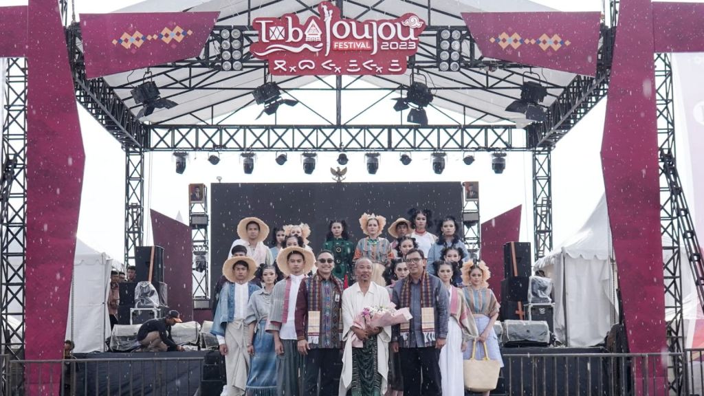 Ali Charisma Persembahkan Koleksi Spring Summer 2024 dan Workshop di Event Toba Jou Jou, Intip Keseruannya!