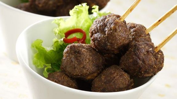 Umami Banget, Ini Resep Bola-bola Daging Kelapa yang Uenak Pisan, Cocok Jadi Teman Nasi Hangat Moms!
