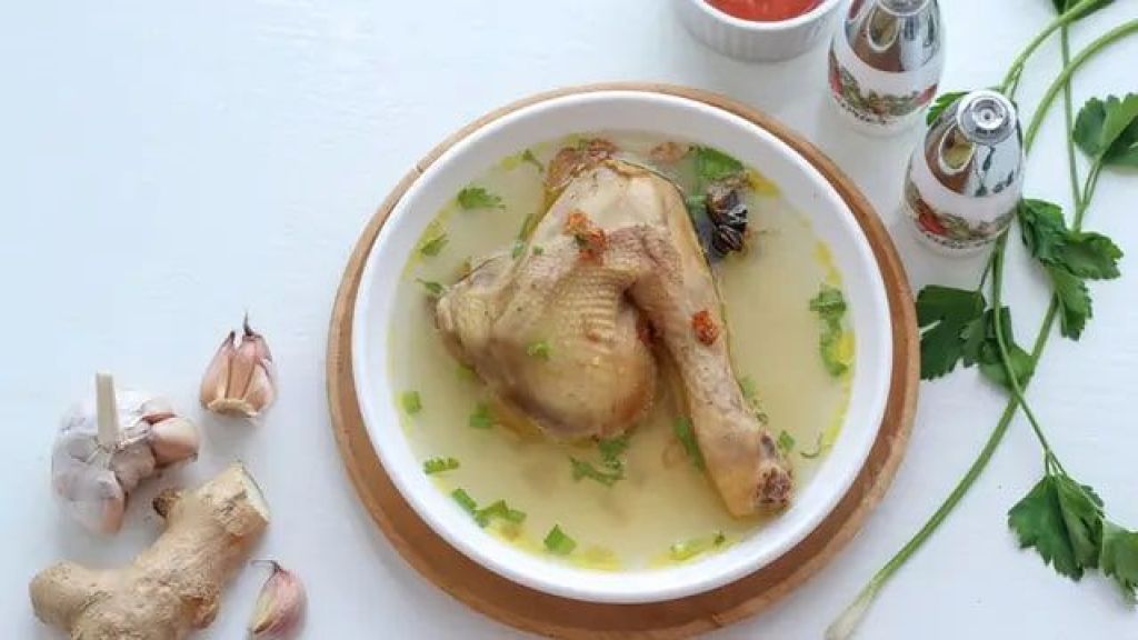 Bikin Tenggorokan Lega, Ini Resep Sup Ayam Jahe yang Cocok Banget untuk Makan Malam! Hangatnya Sekujur Tubuh Moms!