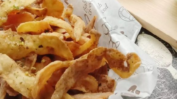 Jangan Dibuang, Yuk Bikin Keripik dari Kulit Kentang, Bisa Jadi Camilan Anak Biar Gak Jajan Sembarangan!