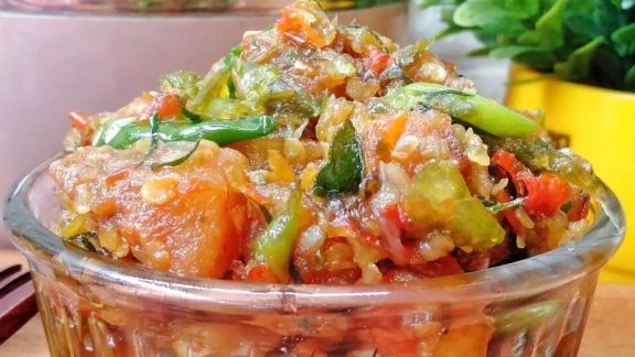 Meski Pedas Tapi Bikin Nagih, Simak Resep Sambal Jarot Pakai Ikan Asin Jambal Roti, Rasanya Uenak Bikin Nafsu Makan Meningkat!