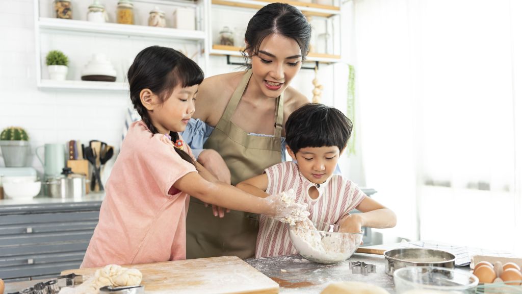 Bikin Masak Jadi Lebih Seru, Ini 7 Cara Jitu Agar Gak Jajan Melulu! Dijamin Keluarga Auto Kecanduan Masakan Moms!