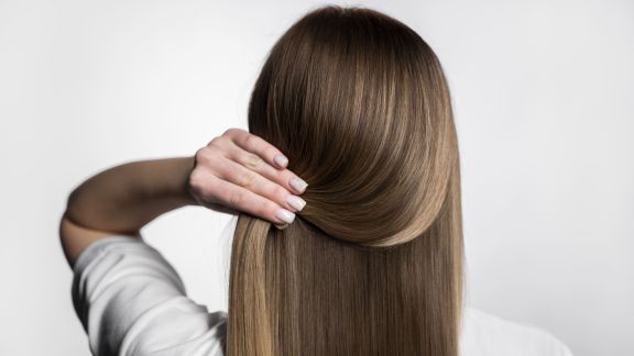 Rambut Makin Kuat dan Sehat Alami, Ini 4 Tips Kurangi Rontok dan Cegah Kebotakan Dini! Intip Yuk Beauty!
