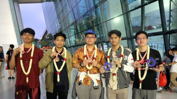 Membanggakan! Siswa Indonesia Raih Lima Medali dan Dua Penghargaan di Ajang IOAA 2023, Ini Nama-namanya..