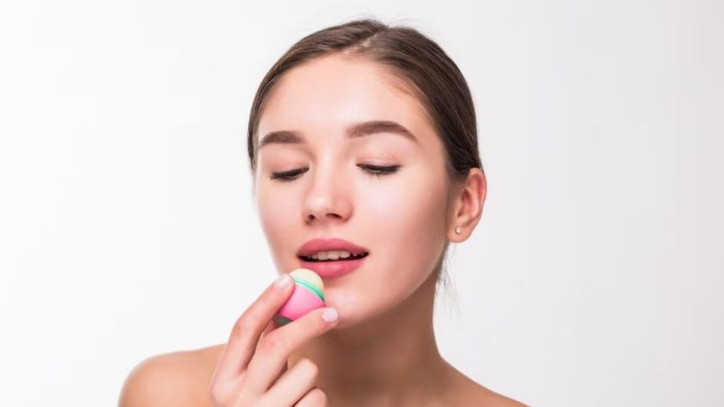 Harganya Gak Terlalu Mahal, Ini Rekomendasi Lip Scrub dari Korea yang Bisa Hempas Bibir Hitam